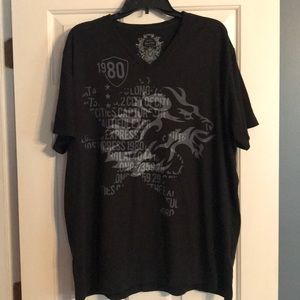 Men’s Express v-neck tee